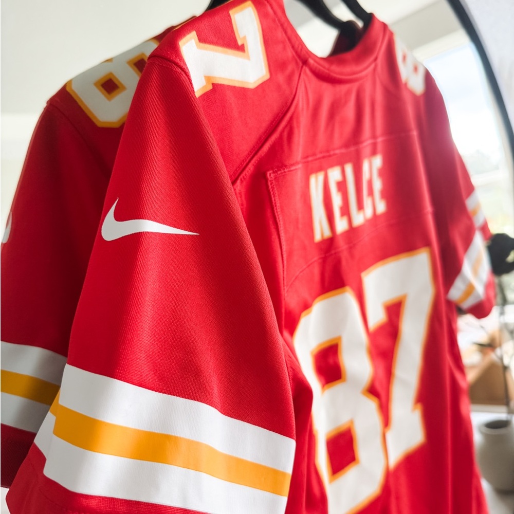 Sold NFL Nike Women’s 2024 Super Bowl participant football jersey 🏈❤️🧡